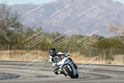 media/Dec-01-2025-Moto Forza (Mon) [[2daa91e15f]]/3-Beginner Group/Session 3 (Turn 3)/